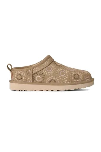 UGG ΠΑΠΟΥΤΣΙΑ ΠΑΝΤΟΦΛΕΣ CLASSIC MICRO LOGO STITCH ΑΝΑΓΛΥΦΑ ΣΧΕΔΙΑ LOGO ΠΟΛΥΧΡΩΜΟ/ΜΠΕΖ